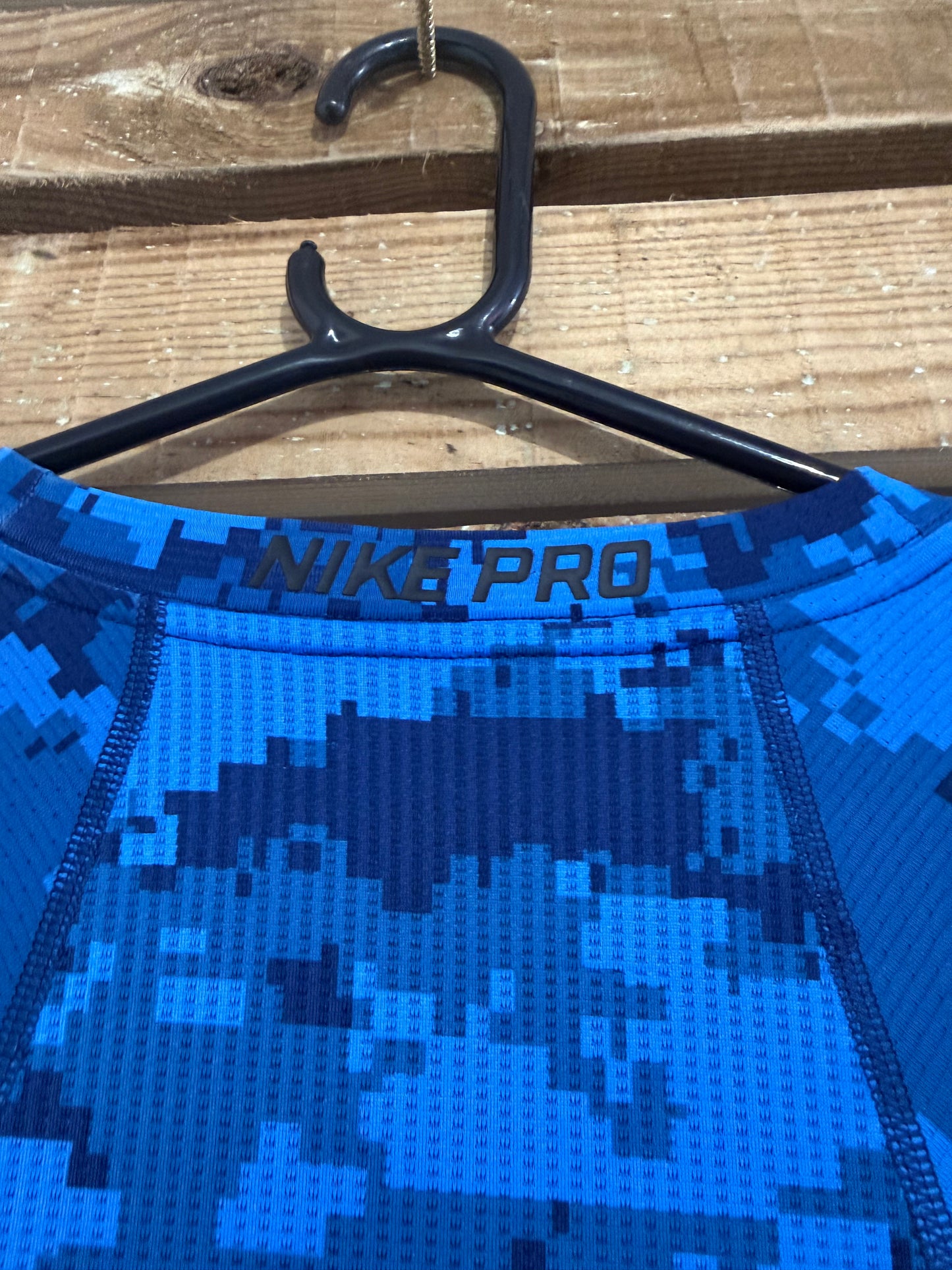 Nike Pro Hypercool Bitmap Camo T-shirt. Gym. Blue. Size Large.
