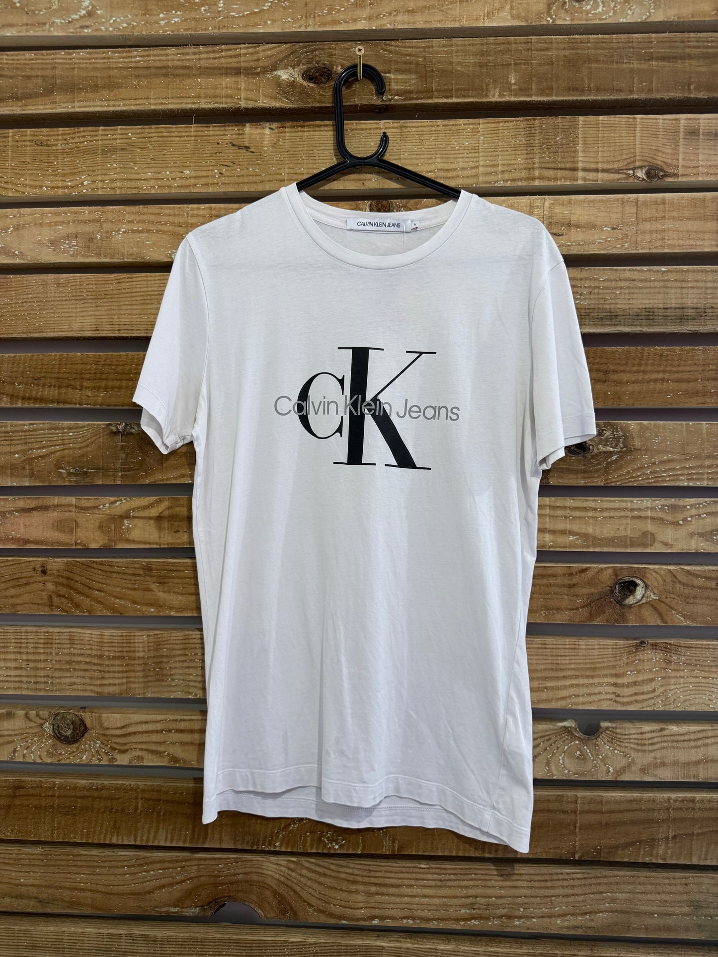 Vintage Y2K Calvin Klein logo T-shirt. White. Size Medium.