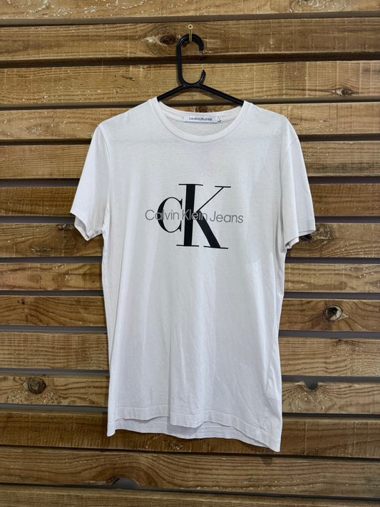 Vintage Y2K Calvin Klein logo T-shirt. White. Size Medium.