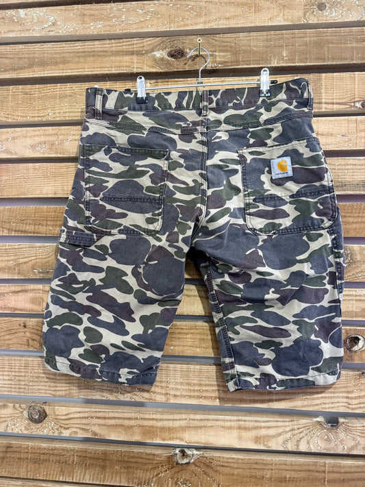 Vintage Y2K Carhartt cargo camo shorts. Summer. Waist 34”