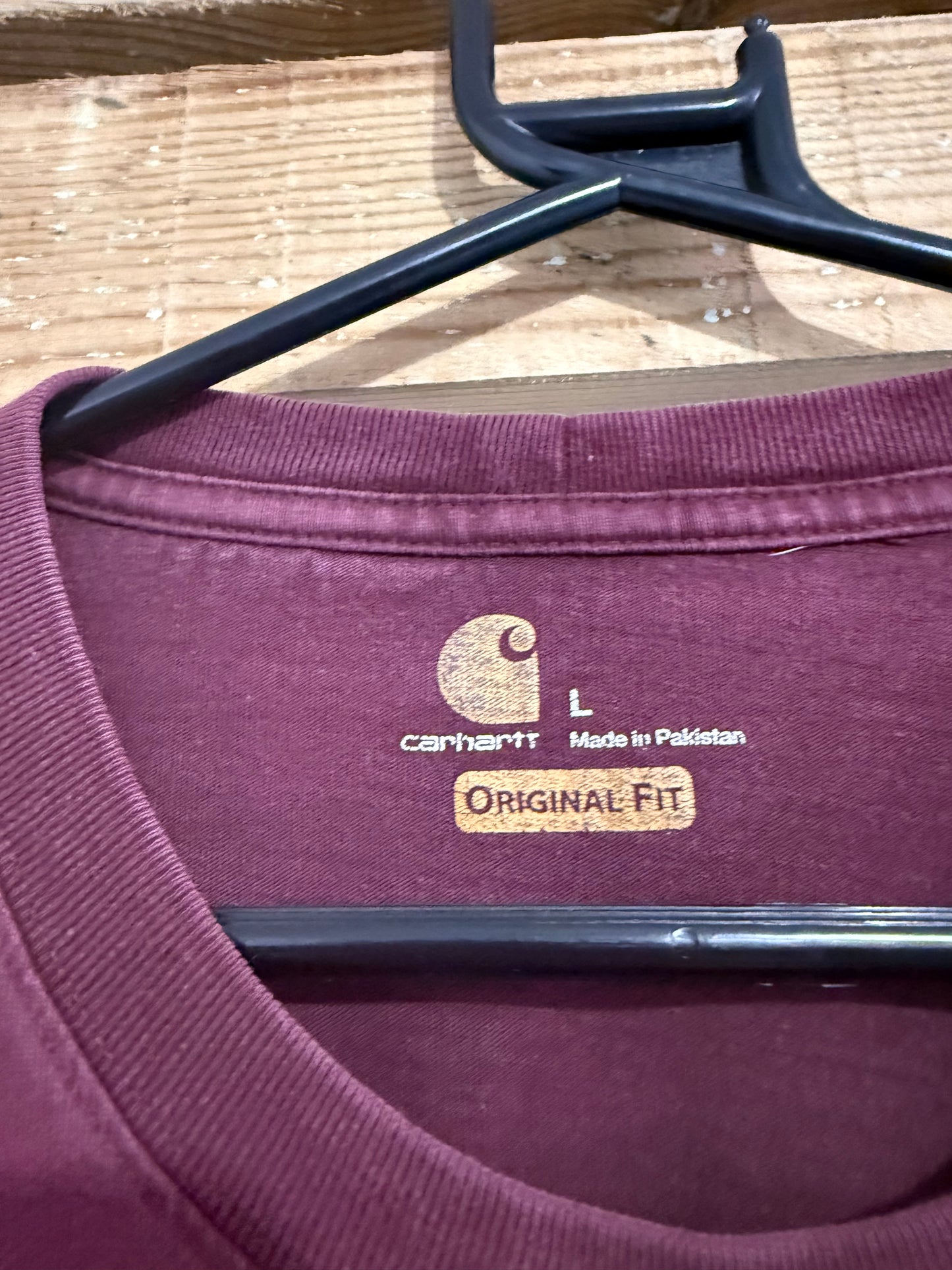 Carhartt logo pocket t-shirt. Burgundy. Workwear/ cowboy/ USA. Size Large.