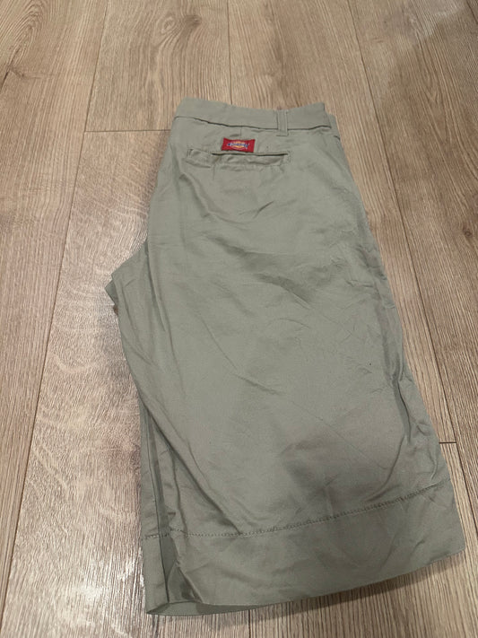 Vintage 90s Dickies beige shorts. Workwear. 32” waist