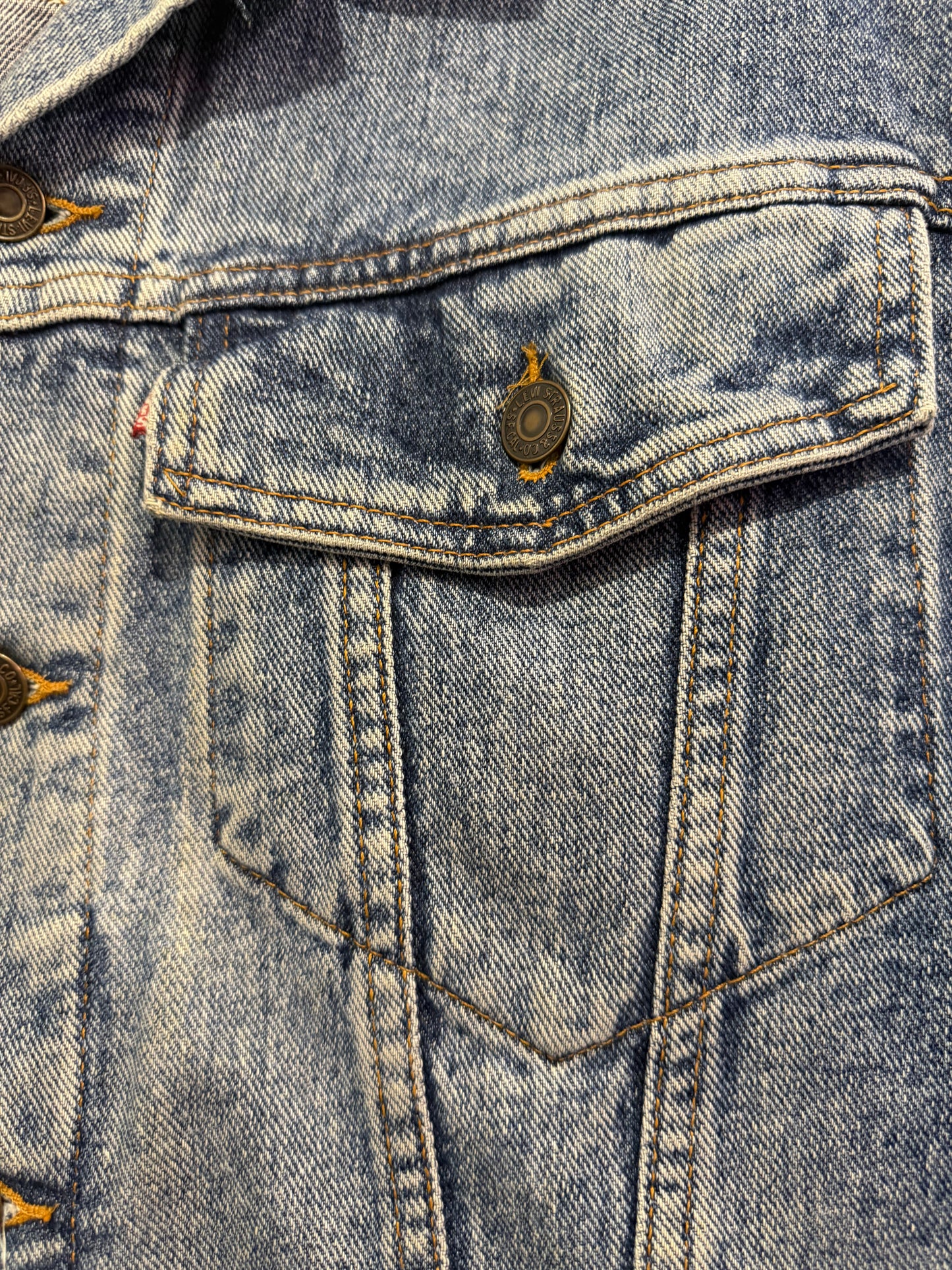 Vintage 80s Levi’s light blue denim jacket. Size medium.