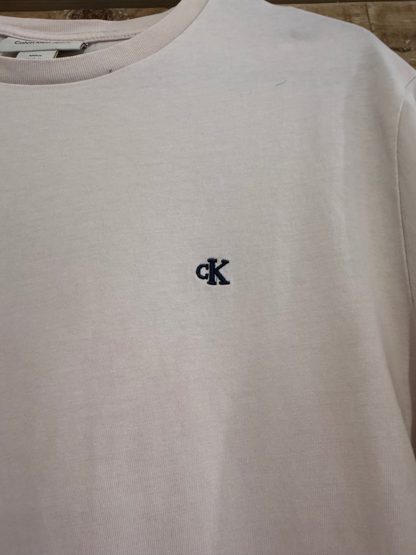 Calvin Klein logo T-shirt. Cotton crewneck. Pink. Size small.