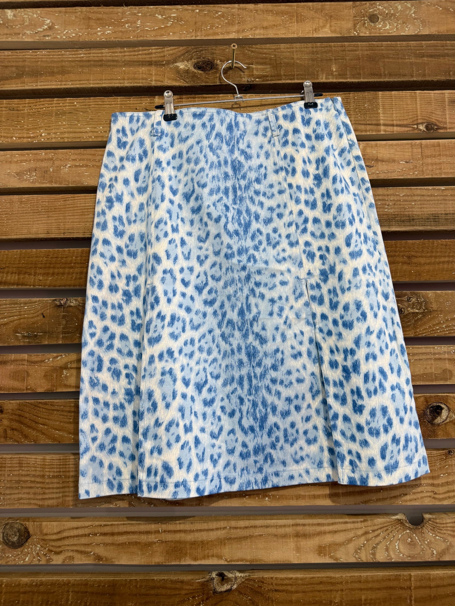 Vintage 80s Moschino Leopard print skirt. Summer. Waist 32”. UK12