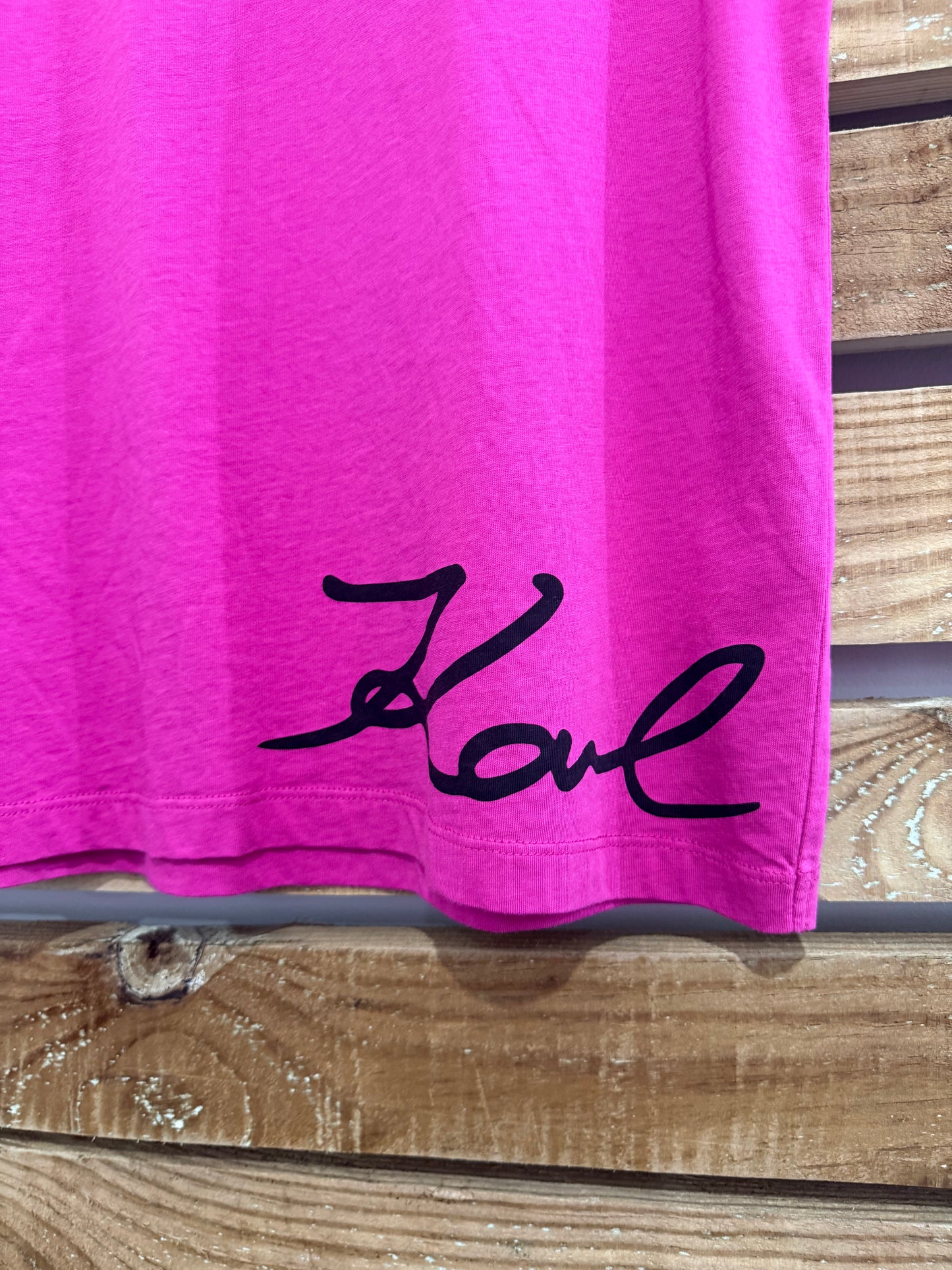 Karl Lagerfeld signature logo crewneck T-shirt. Cotton. Pink. Size Large.
