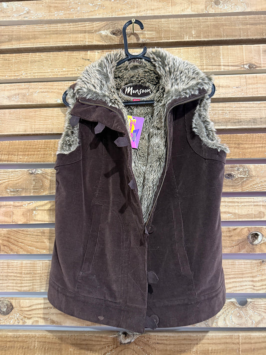 Vintage Y2K Faux Fur/ sheepskin Gilet/Sleeveless Jacket/ Gilet. Size 12. Festival/winter