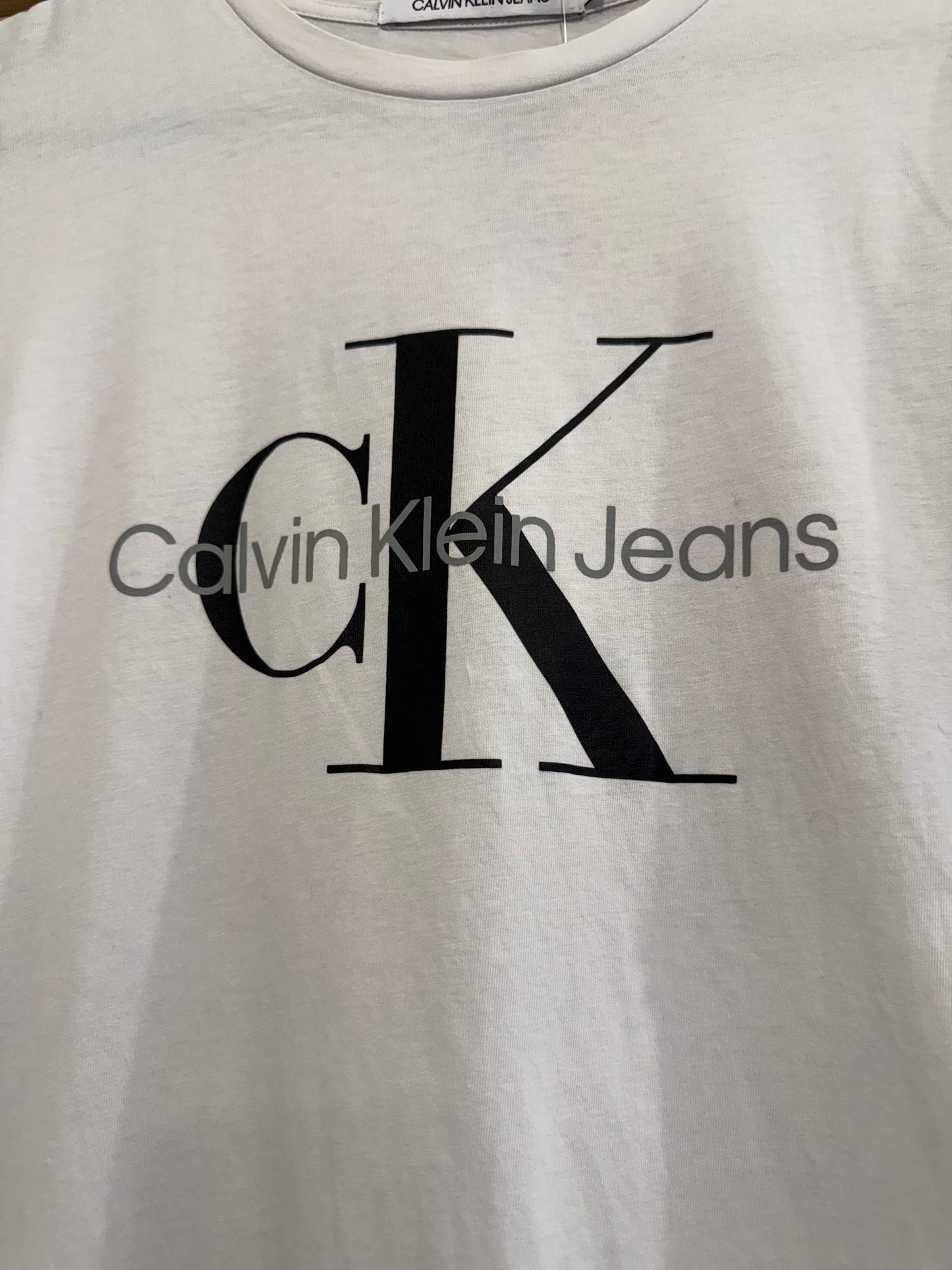 Vintage Y2K Calvin Klein logo T-shirt. White. Size Medium.