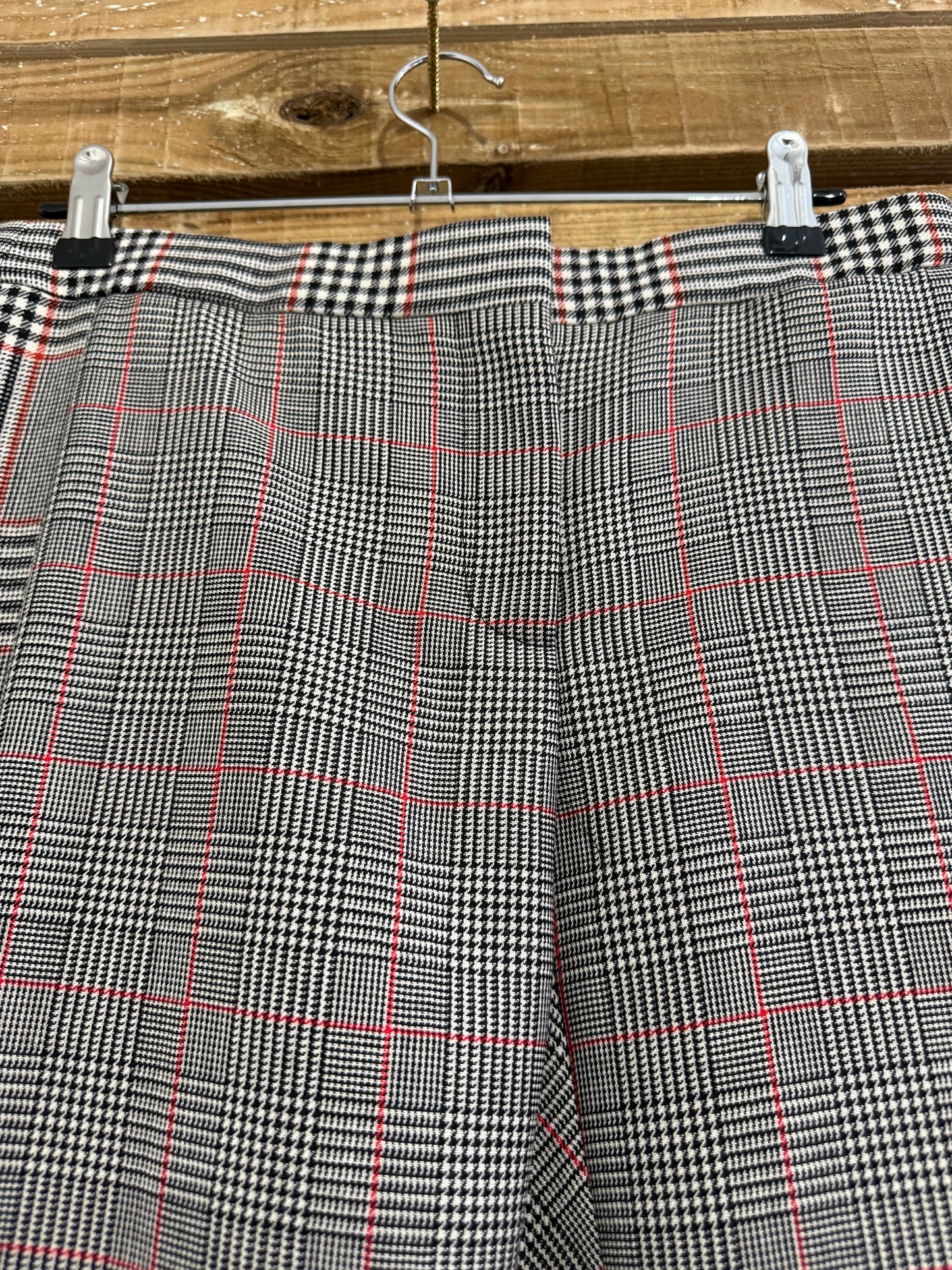 BNWT Alexander McQueen Plaid cropped trousers. 32” waist. 26” leg. Size UK12. EU40