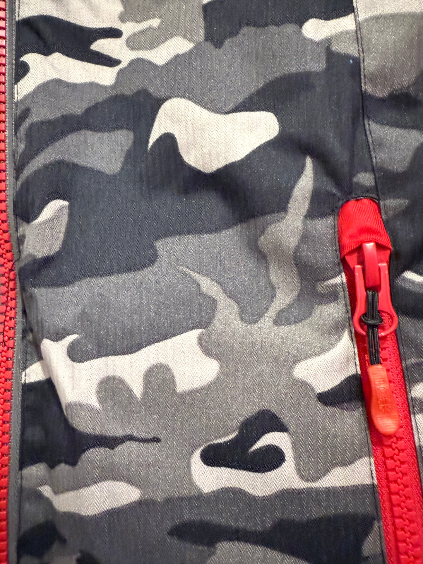 Surfanic Jacket. Red & Camo. Size 152. Small adult too. Ski/ winter