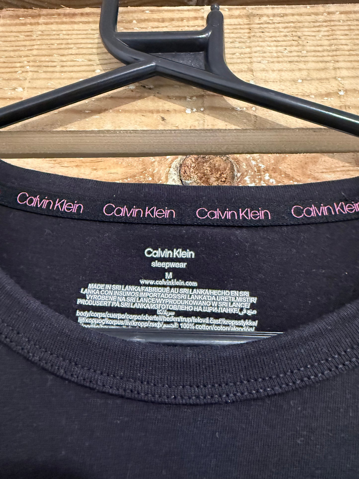 Vintage Y2K Calvin Klein 100% Cotton logo T-shirt. Black. Size Medium.
