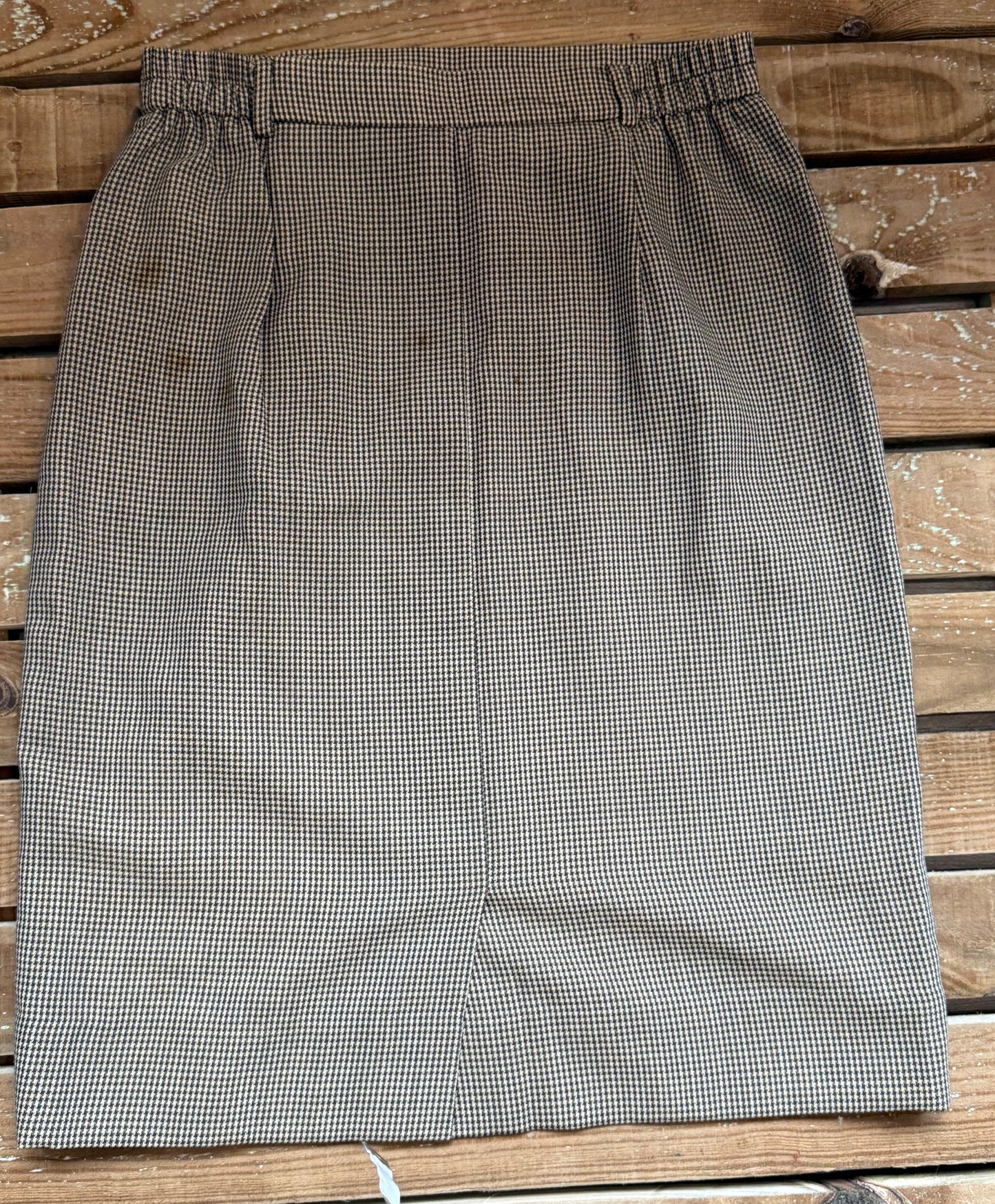 Vintage 80s, 40s style, Aquascutum checked wool skirt. Size 8 28” waist