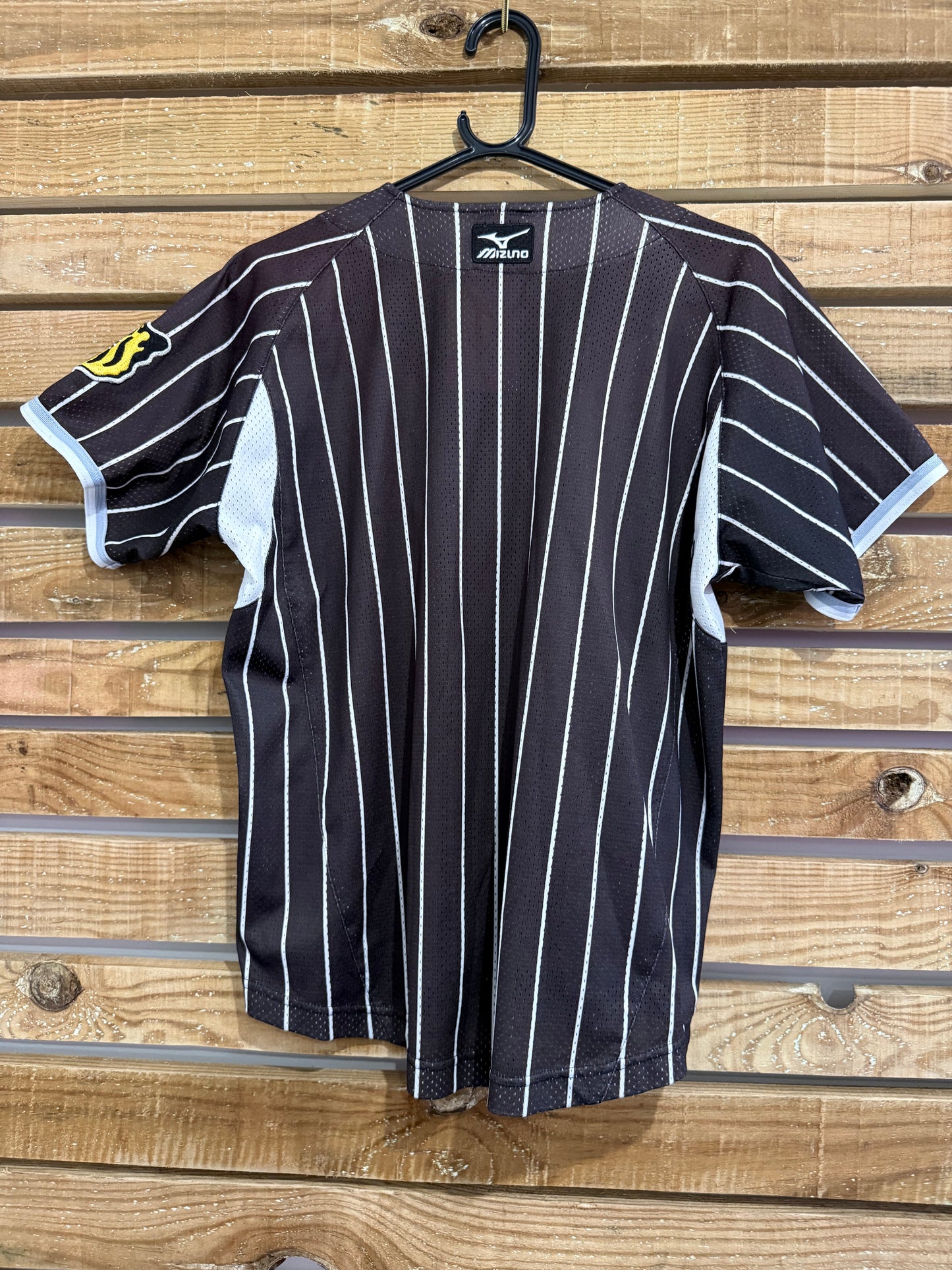 Vintage Y2K Hanshin Tigers Jersey. Size Small.