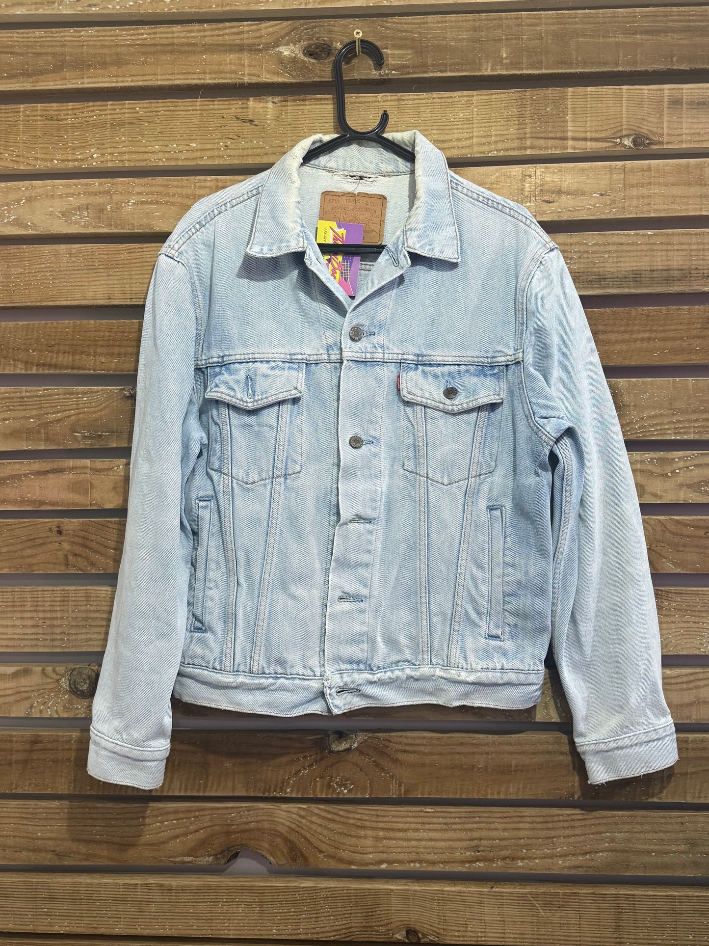 Vintage 80s Levi’s light blue denim jacket. Size medium.