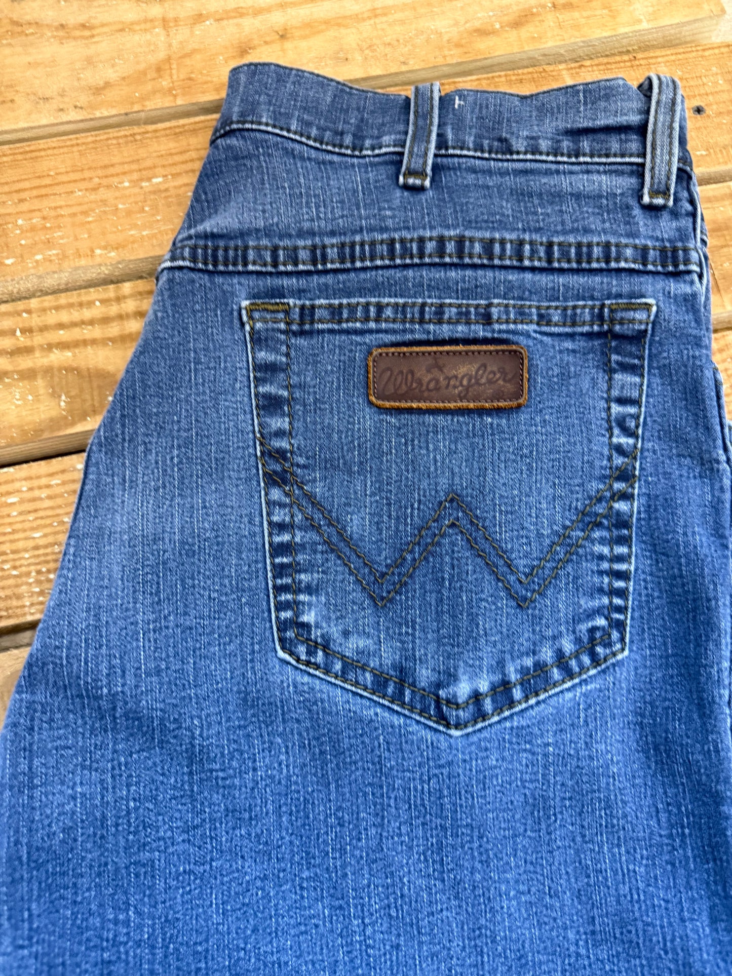 Vintage Y2K Wrangler bootcut denim jeans. Waist 34”, leg 32”