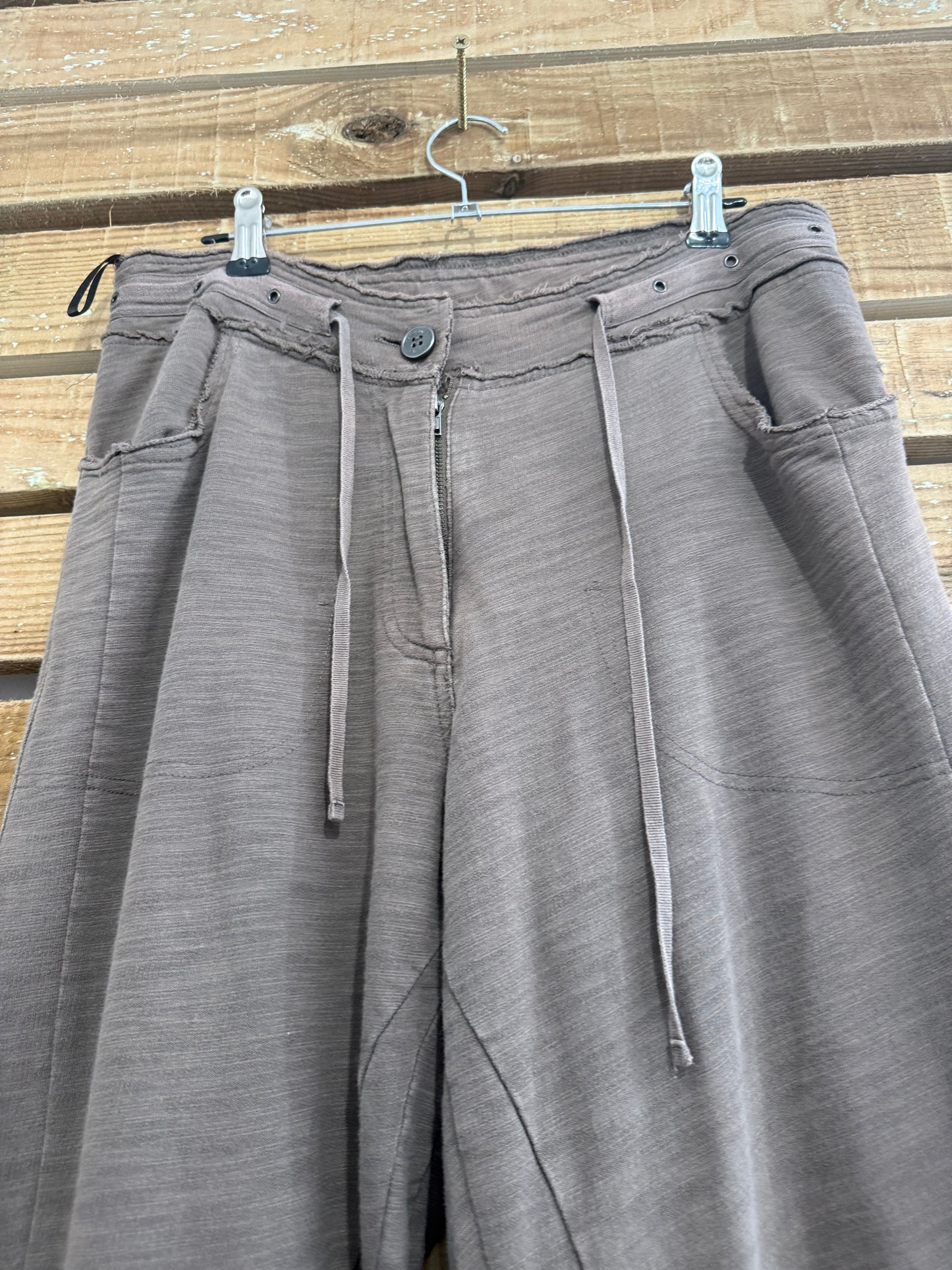 Vintage Y2K Sandwich textured trousers. Brown. 29” waist. Size UK8-10.