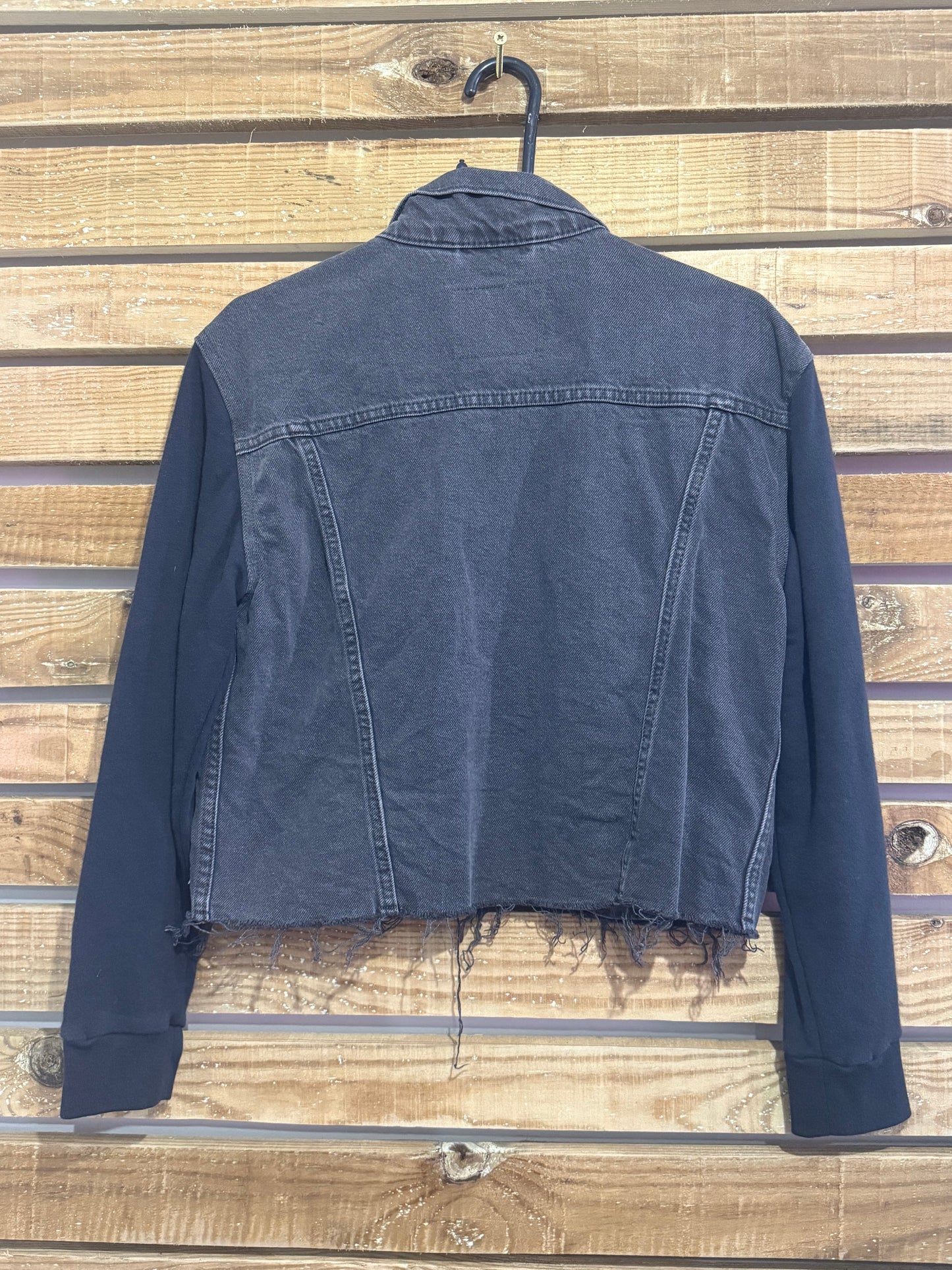 Vintage Y2K Levi’s cropped black denim jacket. Frayed hem. Size Small.