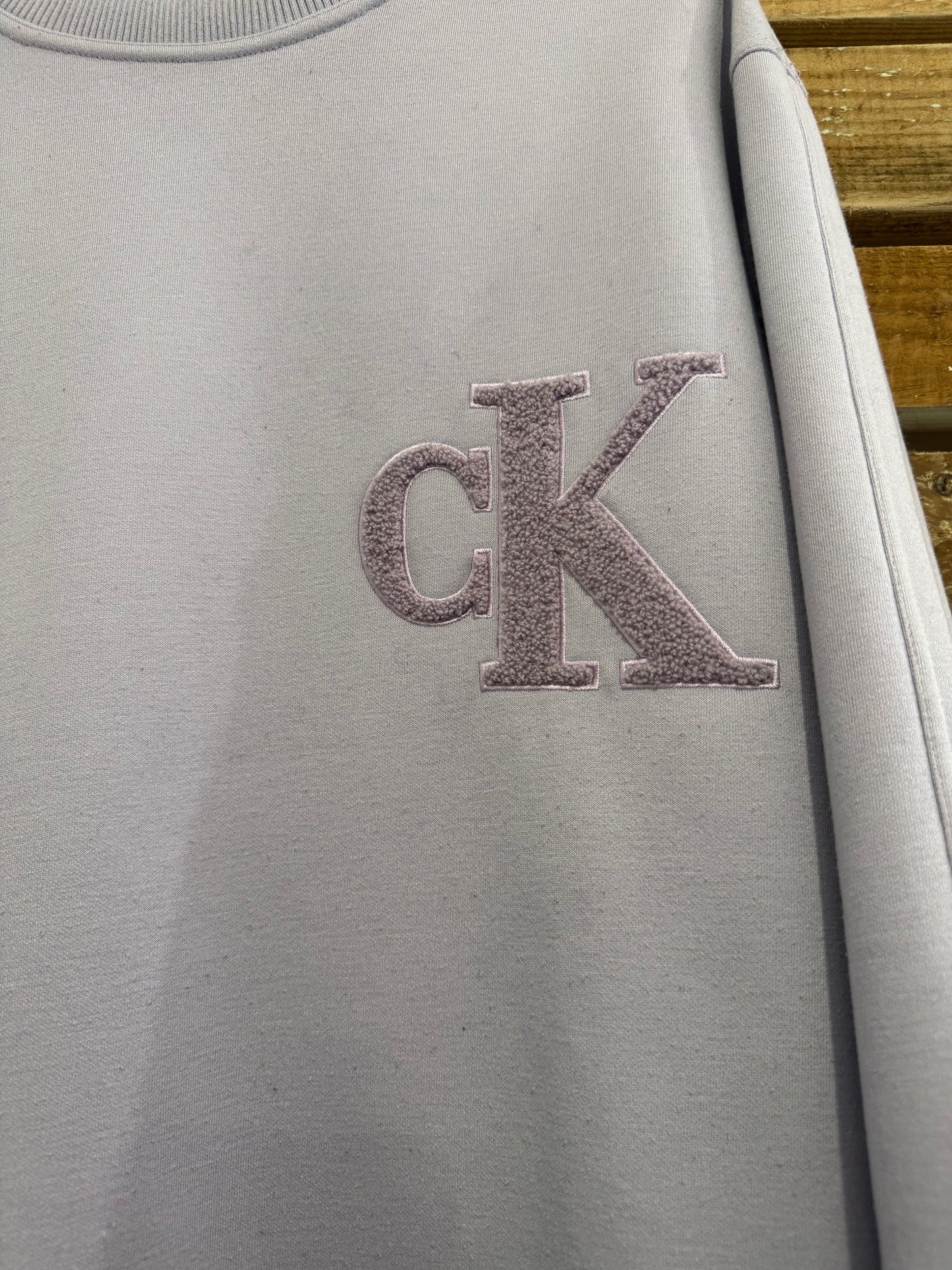 Vintage Y2K Calvin Klein sweater/ sweatshirt. Lilac. Size medium.