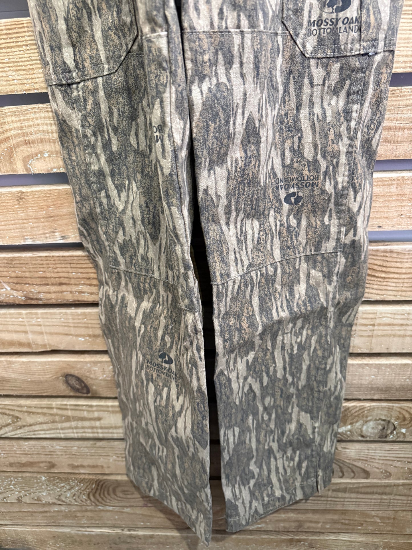 Mossy Oak Realtree Camo Bib overalls/ dungarees. Fishing/ hunting/ festival. Small. Deadstock