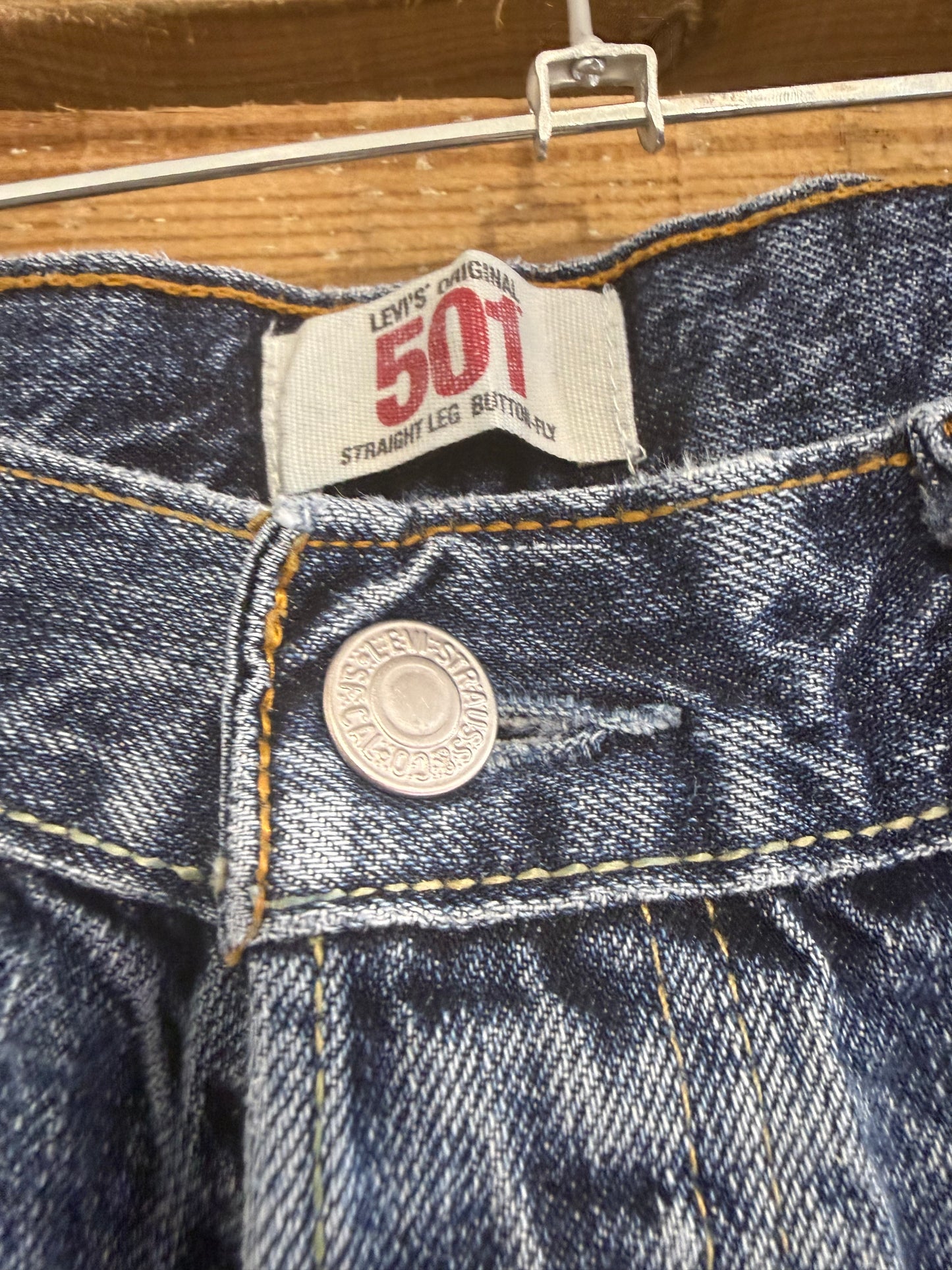 Vintage Y2K Levi’s 501 straight leg Jeans. Blue. Waist 34” leg 31”