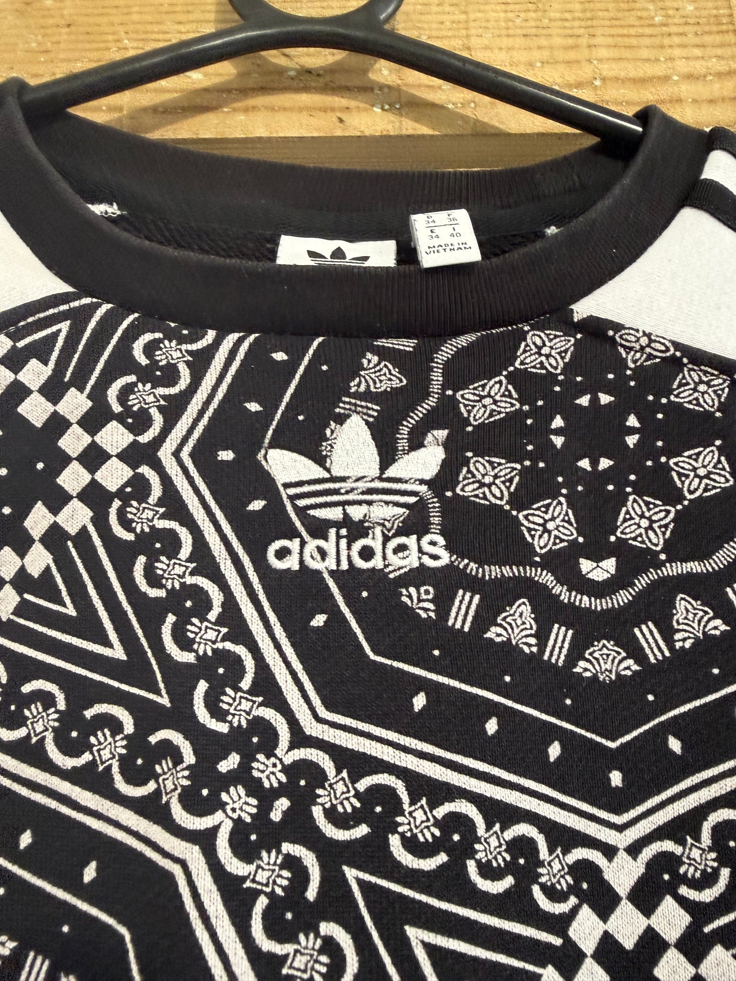Adidas kaleidoscope print black & white sweater/ sweatshirt. Size UK8