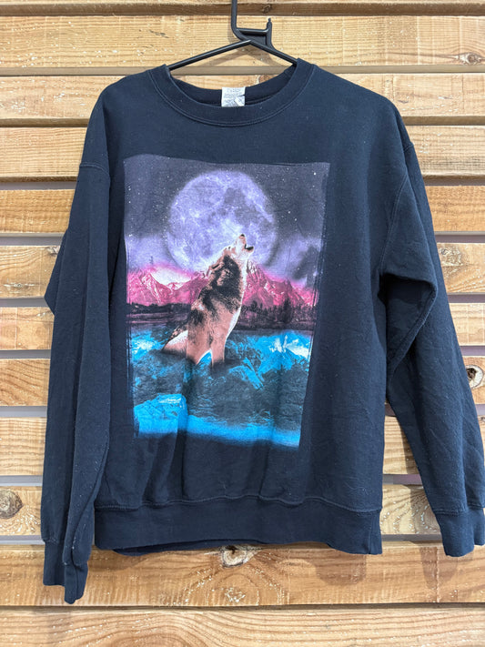 Vintage 90s wolf graphic sweater/ sweatshirt. USA. Size medium.